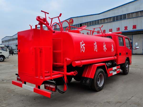 東風雙排座消防灑水車