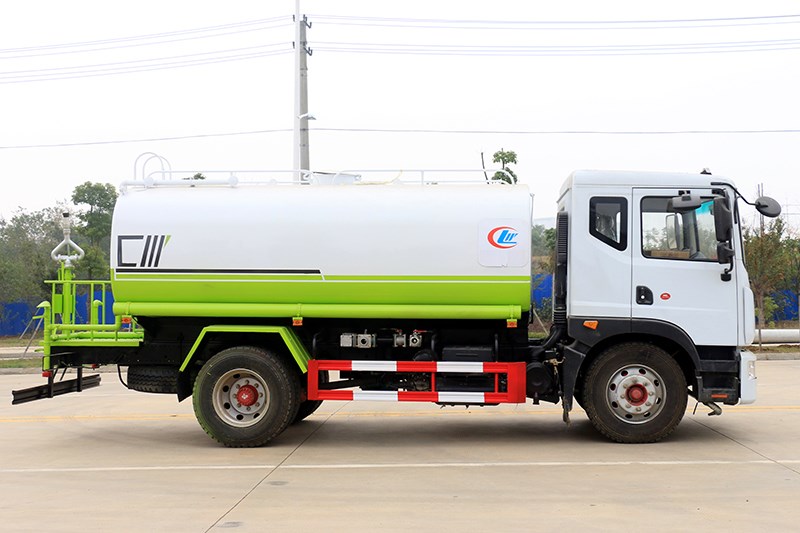 東風(fēng)12-15噸灑水車(chē)