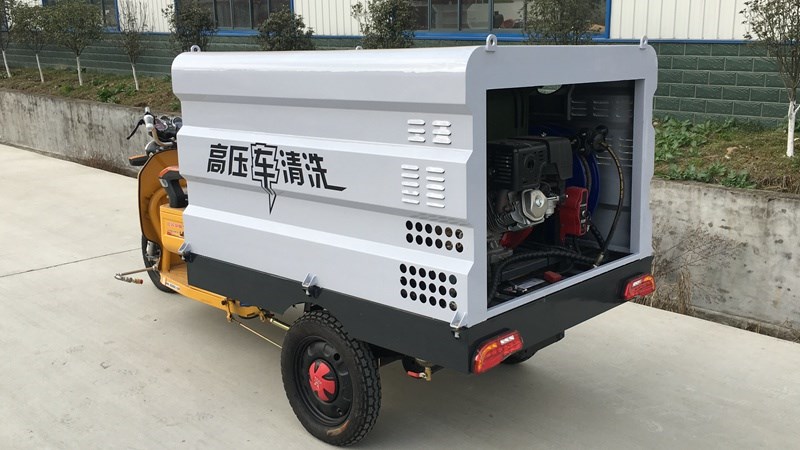 電動(dòng)三輪路面高壓清洗車