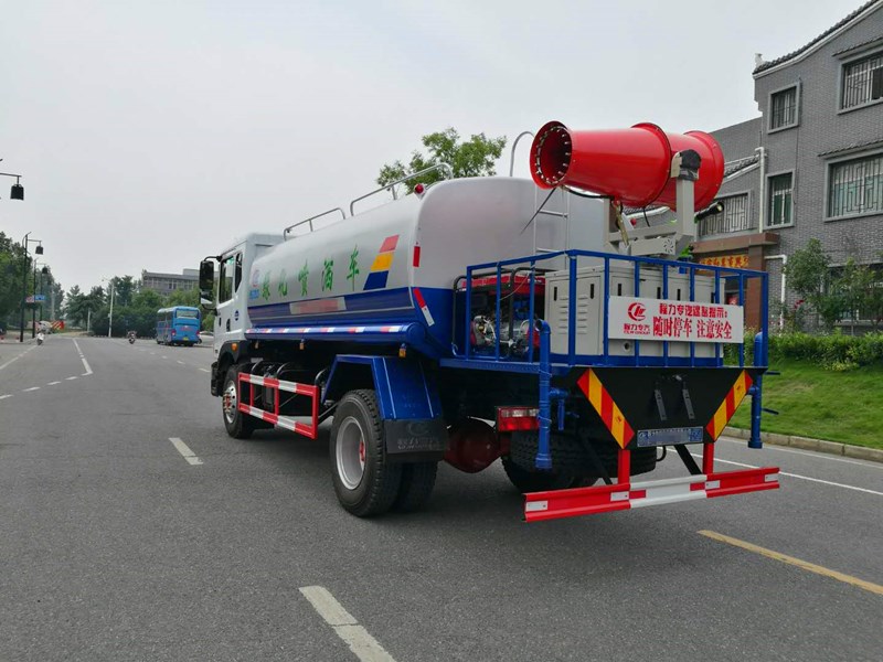 10方東風D9噴霧車