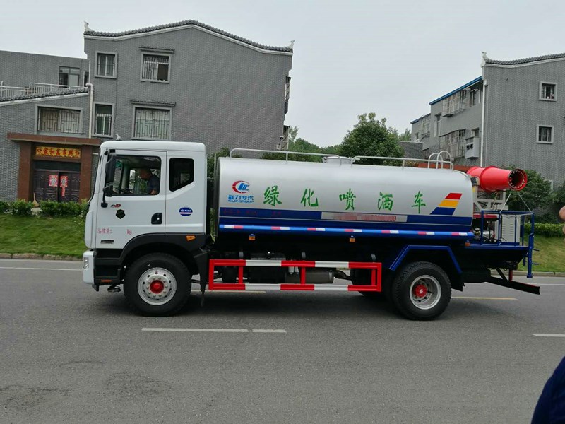 10方東風D9噴霧車