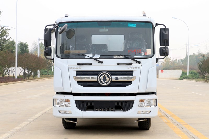 東風(fēng)12-15噸灑水車(chē)