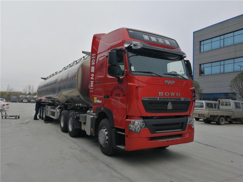 重汽豪沃(40-55L)鋁合金運(yùn)油半掛車(chē)