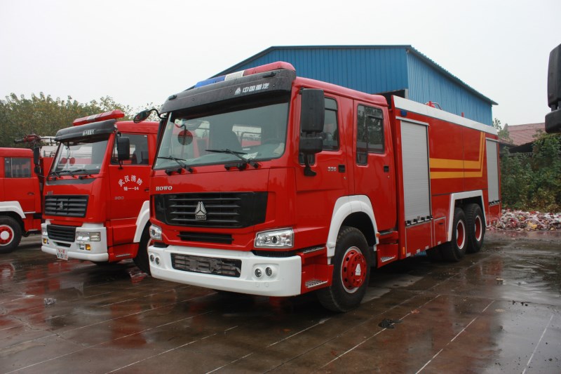 豪沃干粉消防車(chē)