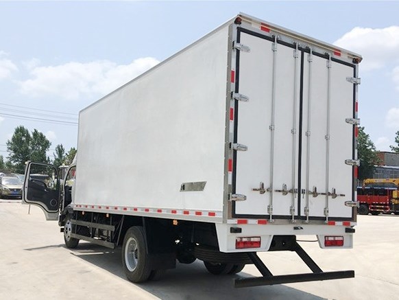 (廂長(zhǎng)5.2米)江淮駿鈴一排半冷藏車