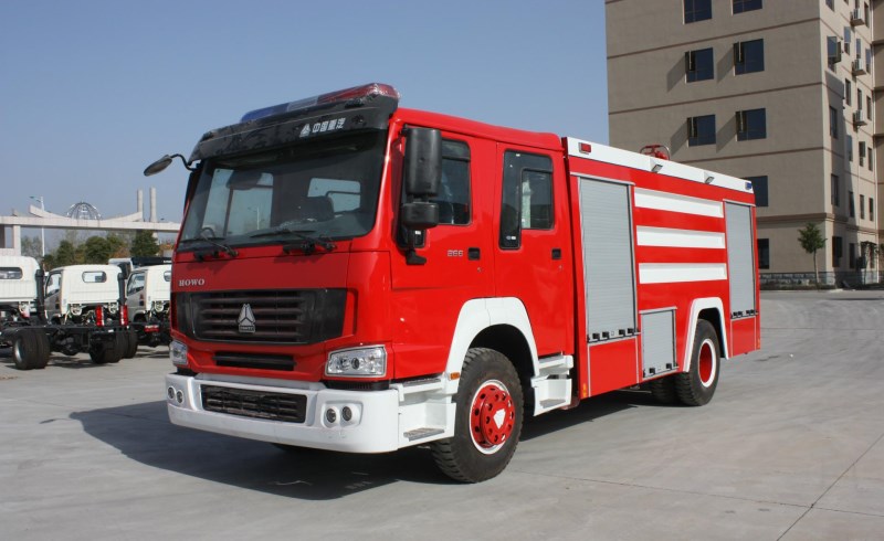 豪沃干粉消防車(chē)