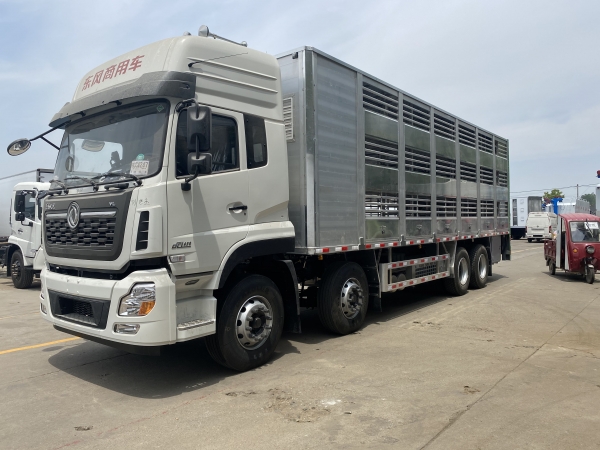 東風(fēng)天龍9.6米全鋁合金豬苗運(yùn)輸車(chē)
