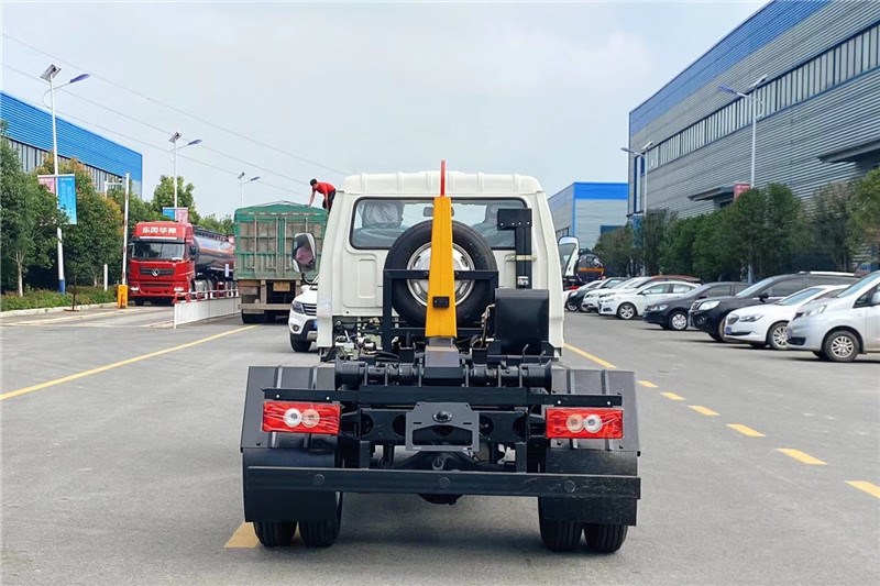 國(guó)六 藍(lán)牌 福田柴油 3-4方 勾臂垃圾車