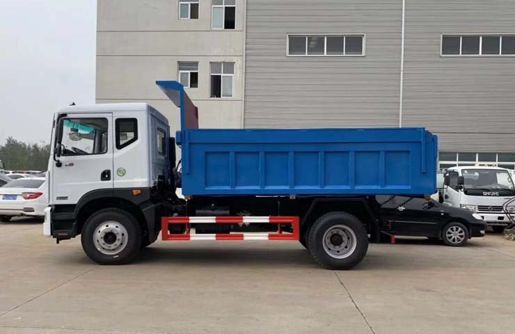 東風(fēng)D9多利卡12-14立方密封自卸式垃圾車