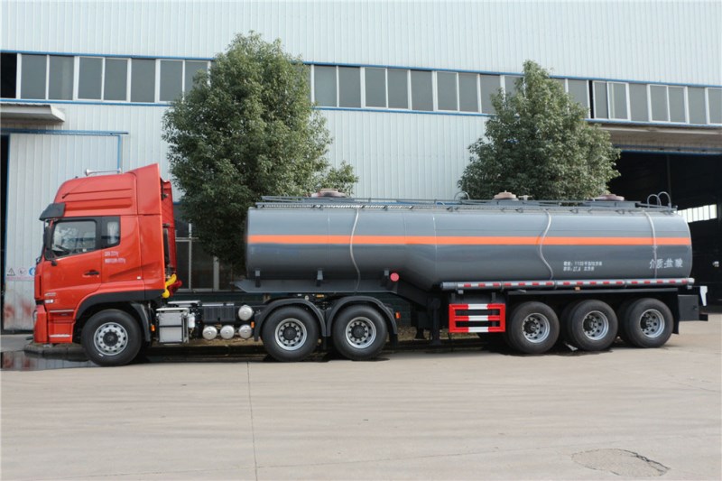 CLW9401GFW型腐蝕性物品罐式運(yùn)輸半掛車