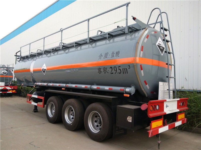 CLW9401GFW型腐蝕性物品罐式運(yùn)輸半掛車