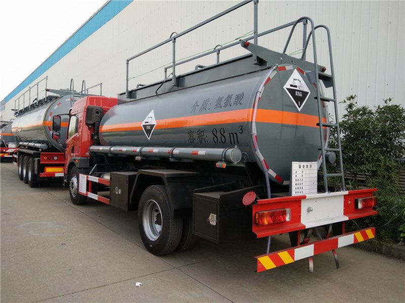 解放龍V CLW5162GFWC5腐蝕性物品罐式運(yùn)輸車