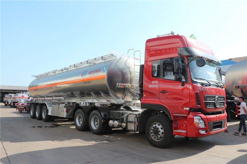 東風(fēng)天龍(40-55L)鋁合金運油半掛車