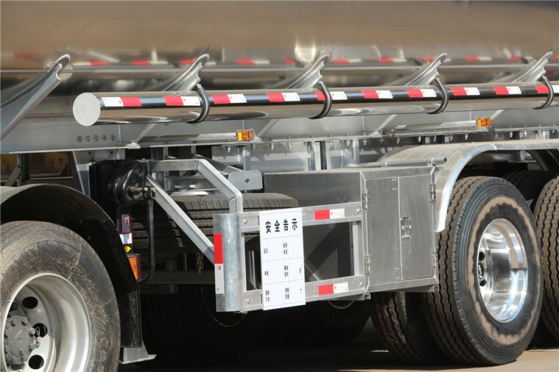 東風(fēng)天龍(40-55L)鋁合金運油半掛車