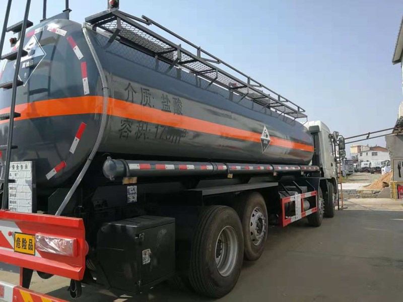 前四后六17.5方鹽酸運(yùn)輸車**大廠家
