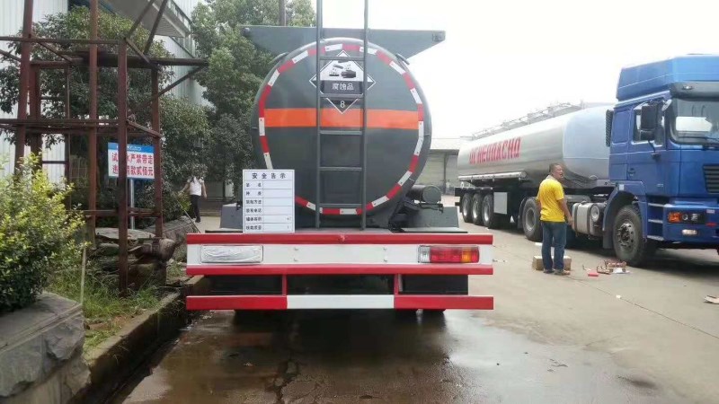 解放單橋8.8方鹽酸運輸車