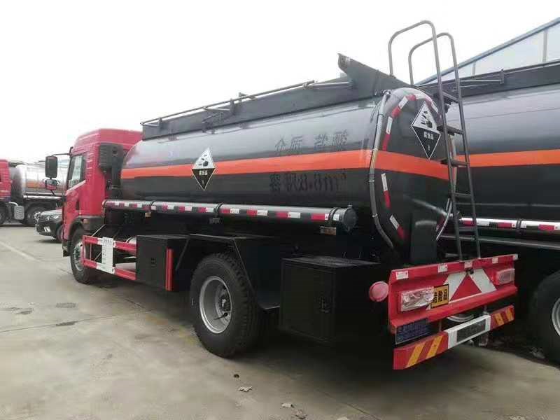 解放單橋8.8方鹽酸運輸車