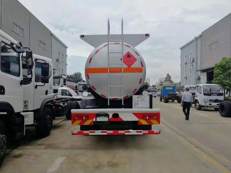 東風(fēng)天錦單橋15方甲醇罐式運(yùn)輸車