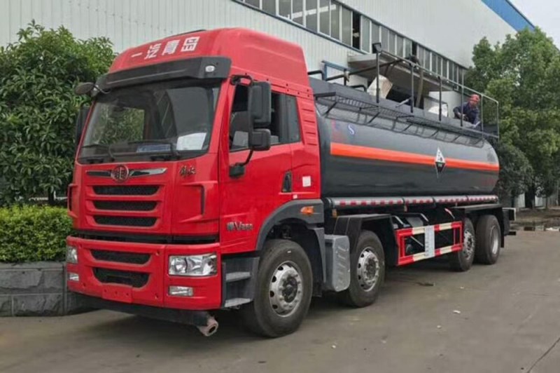 解放前四后六18.1方液堿(硫酸)運(yùn)輸車