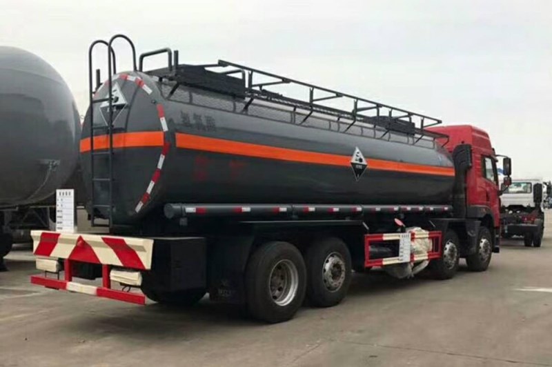 解放前四后六18.1方液堿(硫酸)運(yùn)輸車