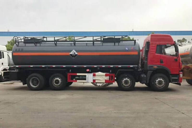 解放前四后六18.1方液堿(硫酸)運(yùn)輸車