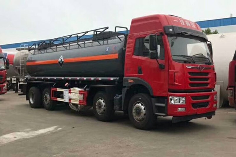 解放前四后六18.1方液堿(硫酸)運(yùn)輸車